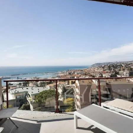 Luxury Attico Con Piscina Collina Fiorita Apartman *